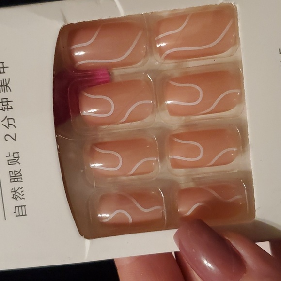 5 Sets of Press on nails - Picture 3 of 6